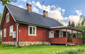 2 Bedroom Cozy Home In Strömsnäsbruk